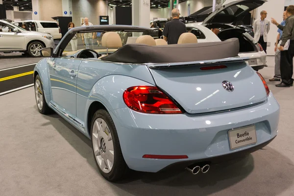 2015 Escarabajo convertible en el Orange County International Auto — Foto de Stock