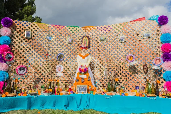 Altaar tentoongesteld op de 15e jaarlijkse dag van het dode Festival — Stockfoto