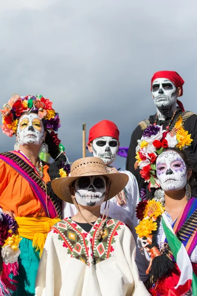 Personas desconocidas en el 15º Día anual del Festival de los Muertos — Foto de Stock