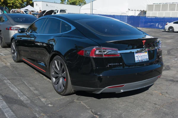Μοντέλο Tesla S κατά την Κυριακή Supercar ηλεκτρικά οχήματα — Φωτογραφία Αρχείου