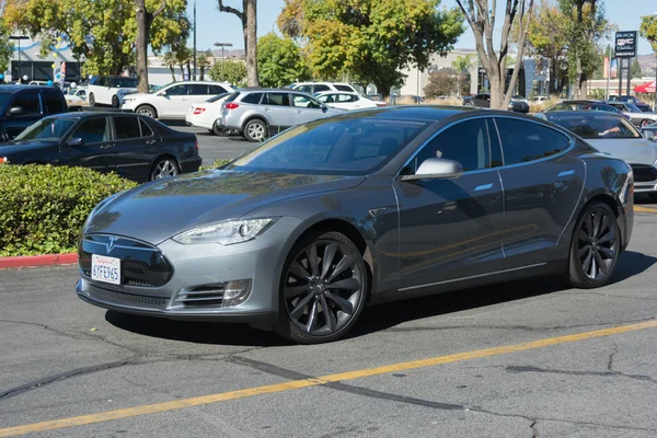 テスラモデル S スーパーカー日曜日の電気自動車 — ストック写真