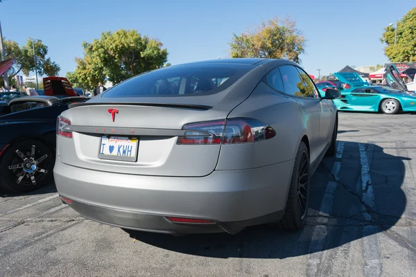 Μοντέλο Tesla S κατά την Κυριακή Supercar ηλεκτρικά οχήματα — Φωτογραφία Αρχείου