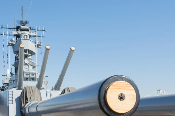 Mounted artillery on board Battleship USS Iowa — Stock Photo, Image