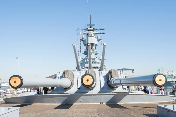 Szerelt tüzérségi fedélzeten csatahajó Uss Iowa — Stock Fotó