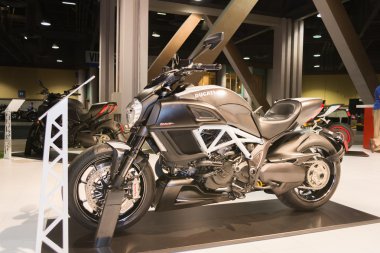 Ducati Diavel titanyum 2015 motosiklet