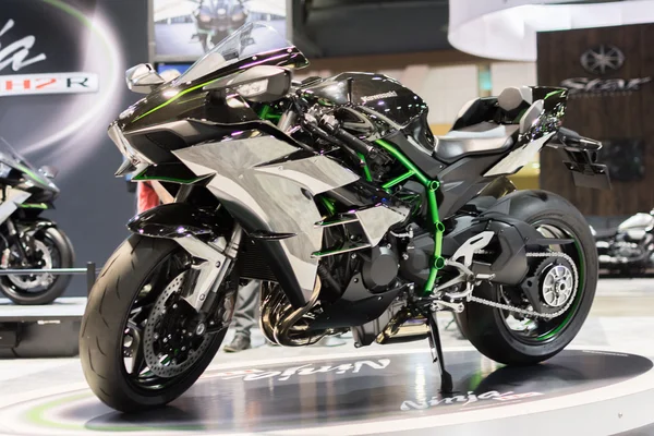 Мотоцикл Kawasaki Ninja H2 2015 — стоковое фото