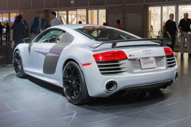 Audi R8 2015 ekranda