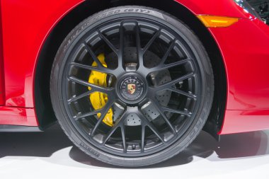 Porsche 911 Carrera 4 Gts 2015 ekranda