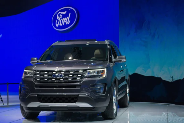 Ford Explorer 2015 на выставке — стоковое фото