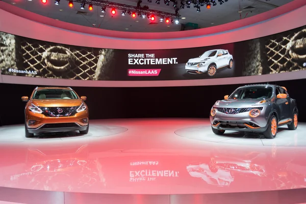 Nissan Murano kavramı 2015 ve Nissan Juke 2015 ekranda — Stok fotoğraf