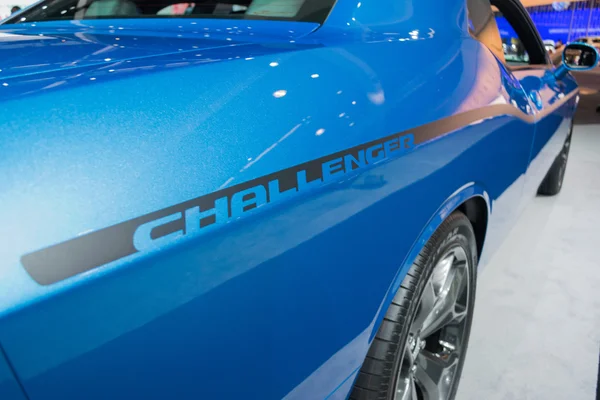 Dodge Challenger 2015 na dlisplay — Zdjęcie stockowe