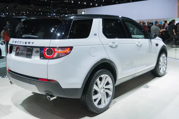 Land Rover Discovery 2015 на выставке — стоковое фото