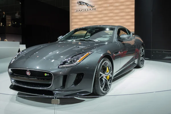 Экспозиция Jaguar F-Type 2016 — стоковое фото