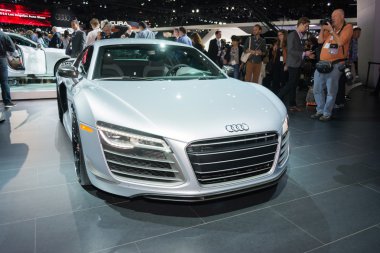 Audi R8 2015 ekranda