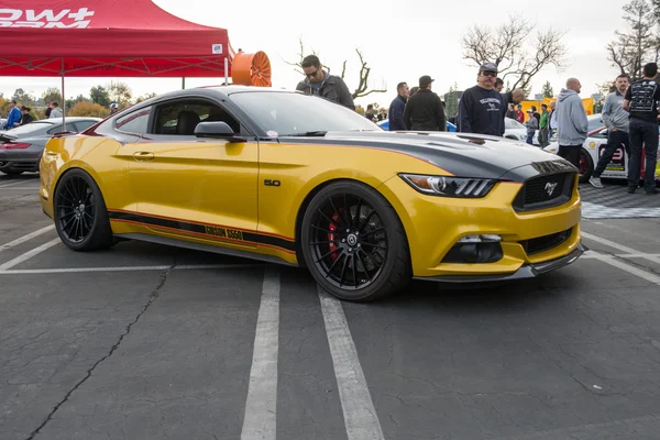 Mustang 2015 en exhibición —  Fotos de Stock