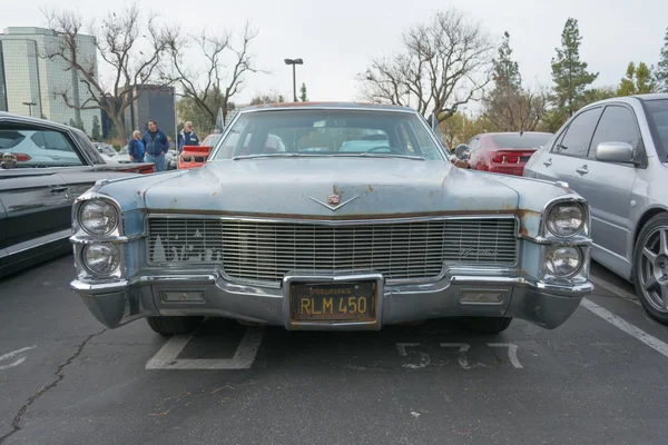Cadillac Limousine de ville 1965 ausgestellt — Stockfoto