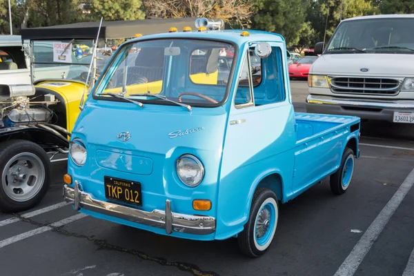 Subaru 360 Pu lastbil på displayen — Stockfoto