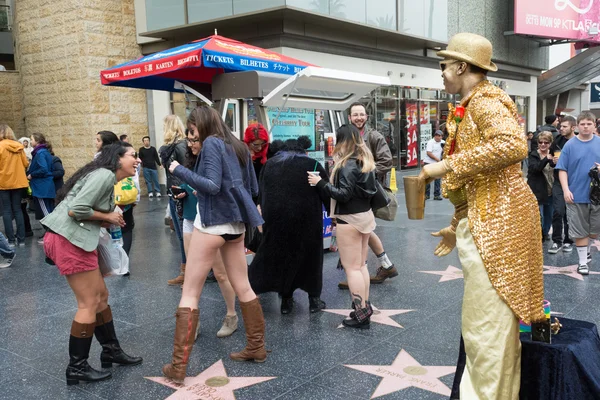 Mujeres sin pantalones en Hollywood durante el "No Pantalones Metro Ride — Foto de Stock
