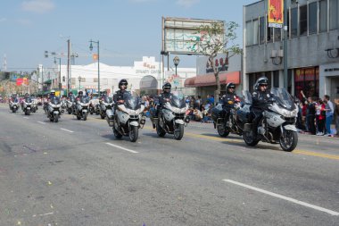 Polis memurlarına gerçekleştirmeyi motosiklet
