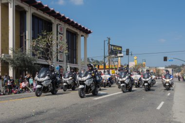 Polis memurlarına gerçekleştirmeyi motosiklet