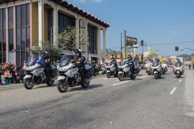 Polis memurlarına gerçekleştirmeyi motosiklet