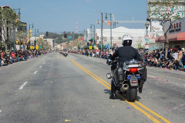 警察骑着摩托车在表演 — 图库照片