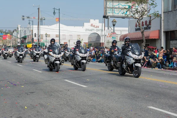 Сотрудники полиции на мотоциклах выступают в — стоковое фото