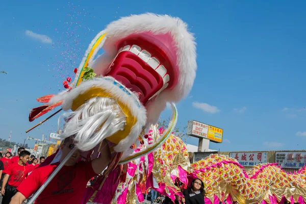 Chinese draak prestaties — Stockfoto