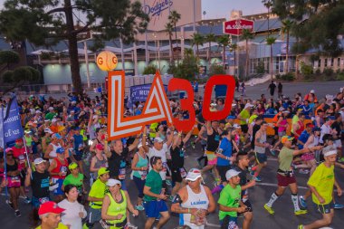 30 La maraton Editio başlangıcında kimliği belirsiz koşucu
