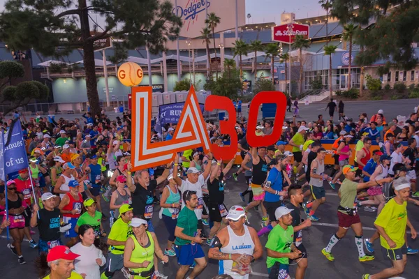 30 La maraton Editio başlangıcında kimliği belirsiz koşucu — Stok fotoğraf