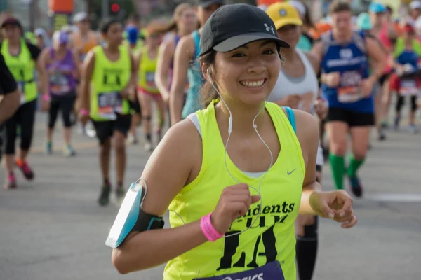 Unidentified runner participating in the 30th LA Marathon Editio — Stock Photo, Image