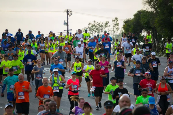Unidentified runners participating in the 30th LA Marathon Editi — Stock Photo, Image