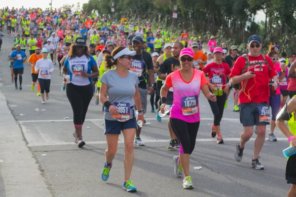 Niezidentyfikowane biegaczy uczestniczących w 30 La maraton Editi — Zdjęcie stockowe