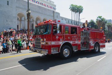 İtfaiye arabası kiraz Festivali ve Farsça Parade