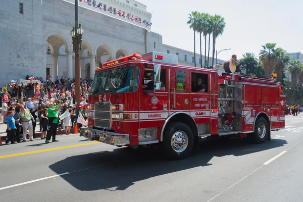 Camión de bomberos en el Festival de Norooz y desfile persa — Foto de Stock