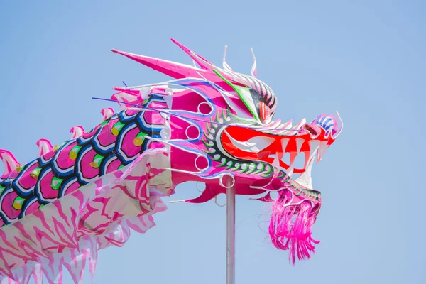 Chinesischer Drache beim Norooz Festival und persischer Parade — Stockfoto