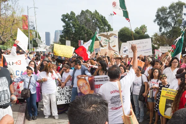 Συγγενείς των φοιτητών που εξαφανίστηκαν στο Μεξικό συσκευάζονται το s — Φωτογραφία Αρχείου