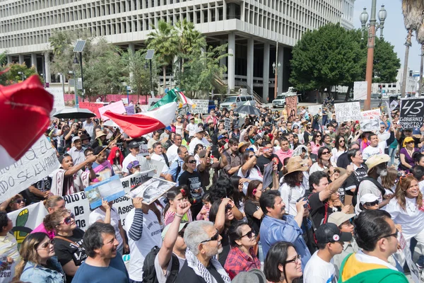 Familieleden van de studenten die in Mexico verdwenen verpakt de s — Stockfoto