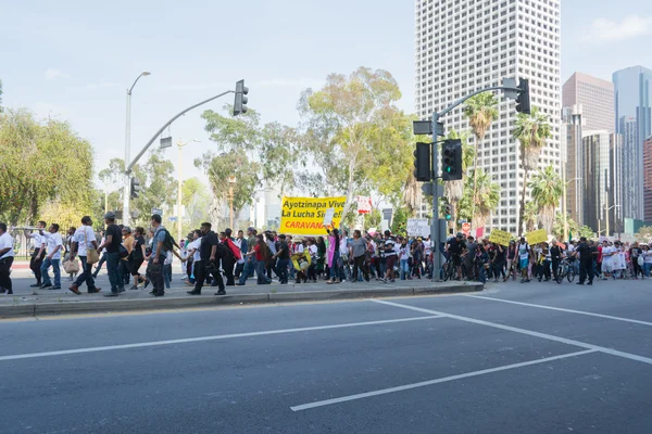 Angehörige der in Mexiko verschwundenen Studenten packten die Koffer — Stockfoto