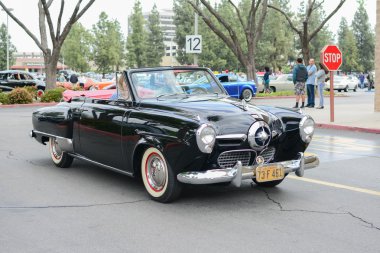 Ekranda Cabrio Ford Studebaker klasik otomobil