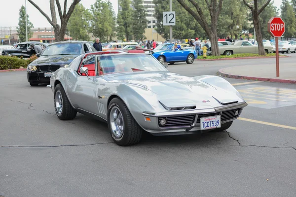 Chevrolet Corvette Stingray carro clássico em exposição — Fotografia de Stock