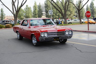 Ekranda Oldsmobile Cutlass 442 klasik otomobil