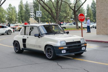 Renault R5 Turbo klasik otomobil ekranda