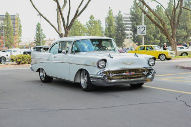 Chevrolet Bel Air klasik otomobil ekranda