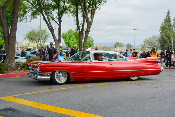 Cadillac Eldorado klasyczny samochód na wyświetlaczu — Zdjęcie stockowe