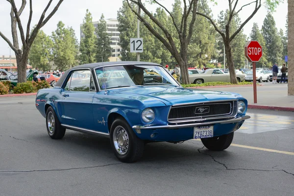 Ford Mustang classic autó a kijelzőn — Stock Fotó