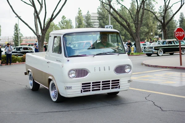 Ford Econoline Pickup oldtimer tentoongesteld — Stockfoto