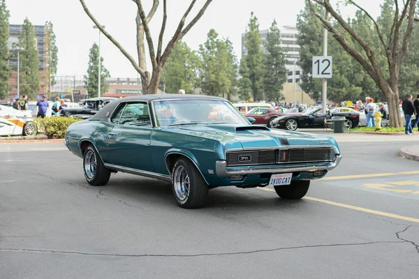 Mercury Cougar klasické auto na displeji — Stock fotografie