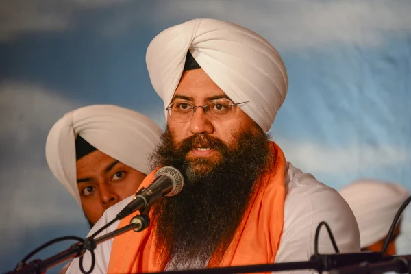 Devoto Sikh con turbante bianco — Foto Stock