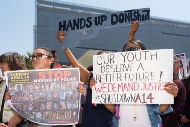 Gösterilen insanlar belirtileri ortaya çıkar.